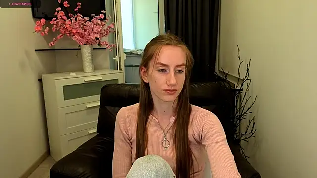 Snapshot of GoldenRose_ chatting on May 2026 12:34:02 PM GoldenRose online show from May 2026 12:34:02 PM