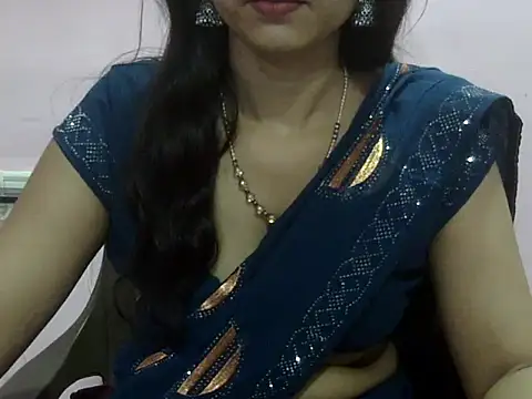 Laila Cute online show from April 2026 05:17:02 PM