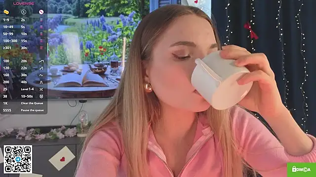 JulieLupo online show from March 2026 06:19:01 AM