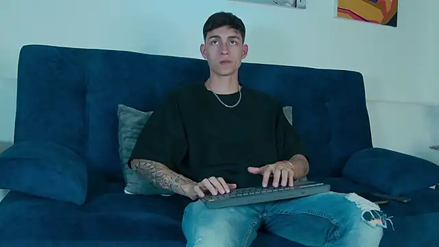 Snapshot of LukeSavagge chatting on October 2025 04:33:02 AM LukeSavagge online show from October 2025 04:33:02 AM