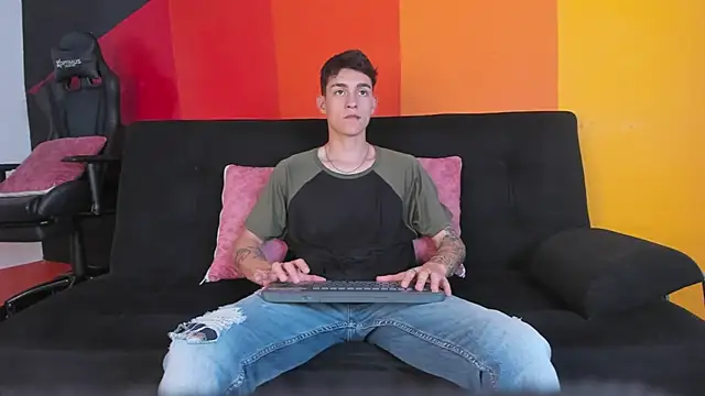Snapshot of LukeSavagge chatting on October 2025 08:53:02 PM LukeSavagge online show from October 2025 08:53:02 PM