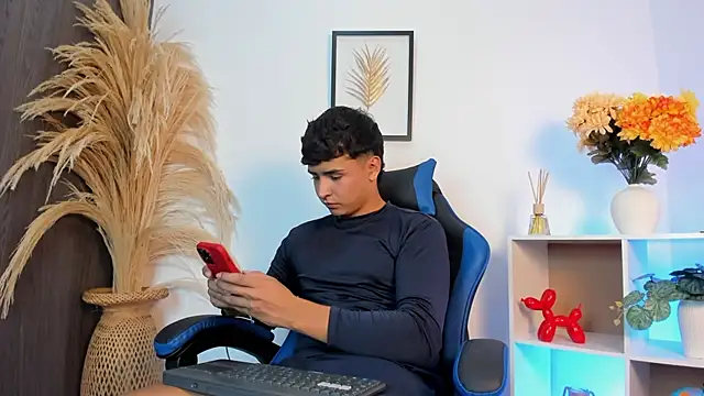 Thiago Connor21 online show from April 2026 08:28:02 PM