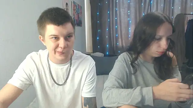 Snapshot of Mark_and_Wendy chatting on June 2026 06:48:02 AM Mark and Wendy online show from June 2026 06:48:02 AM