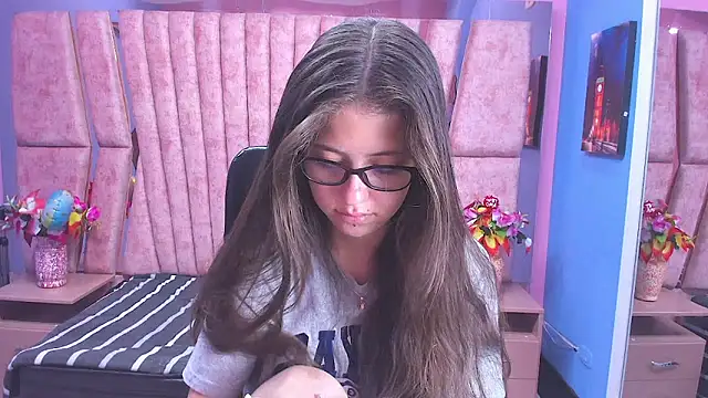 sarah sweett  online show from January 2026 02:33:02 PM