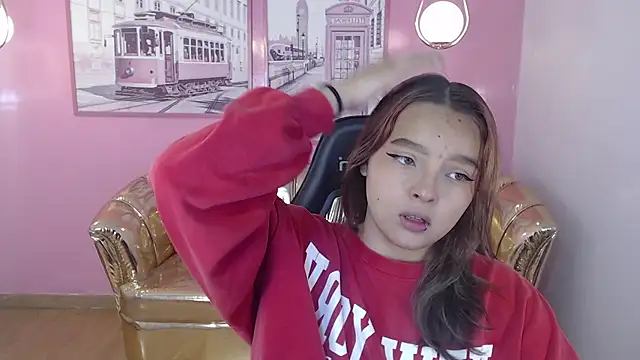 mia foster t online show from October 2025 12:36:02 PM