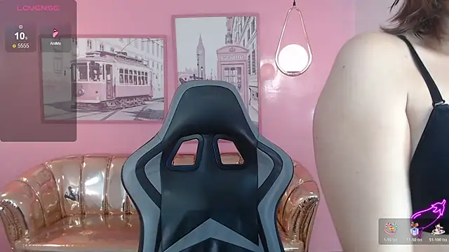 mia foster t online show from December 2025 01:18:02 PM