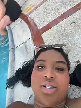 mitschellfox21 online show from April 2026 10:51:02 PM