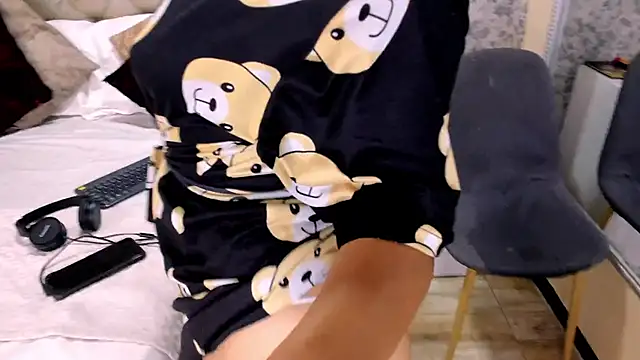 Clohe Bell online show from January 2026 01:30:01 AM