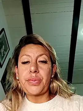 Snapshot of GisellTorres36 chatting on June 2026 04:12:02 AM GisellTorres36 online show from June 2026 04:12:02 AM