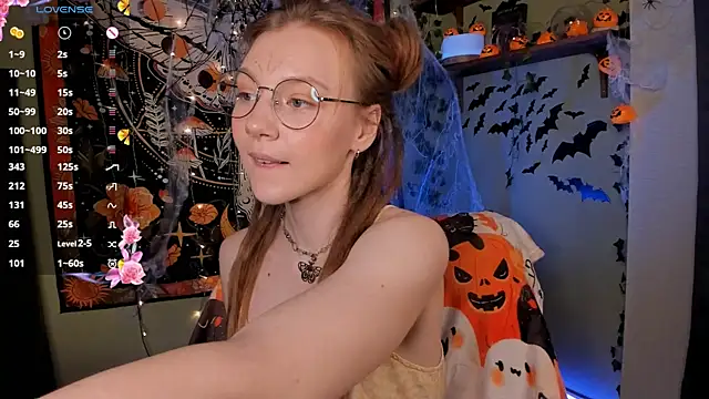 Snapshot of lyra_thenymph chatting on October 2025 11:33:02 AM lyra thenymph online show from October 2025 11:33:02 AM