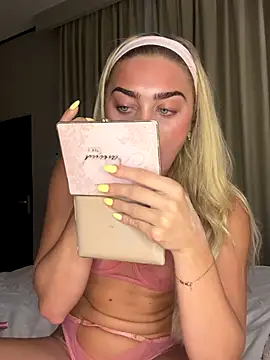 Snapshot of Aurii_Angel chatting on October 2025 11:14:02 PM Aurii Angel online show from October 2025 11:14:02 PM