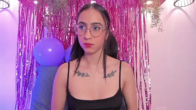 Alana Martinez  online show from November 2025 01:36:01 PM