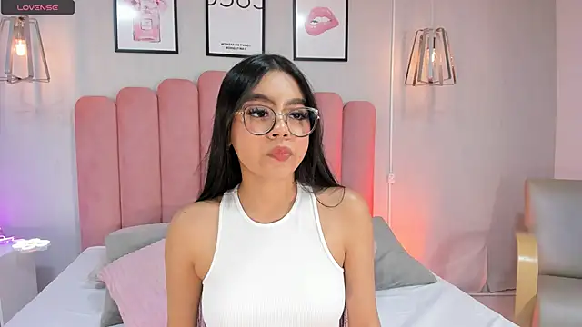 mara swan  online show from October 2025 07:25:02 PM