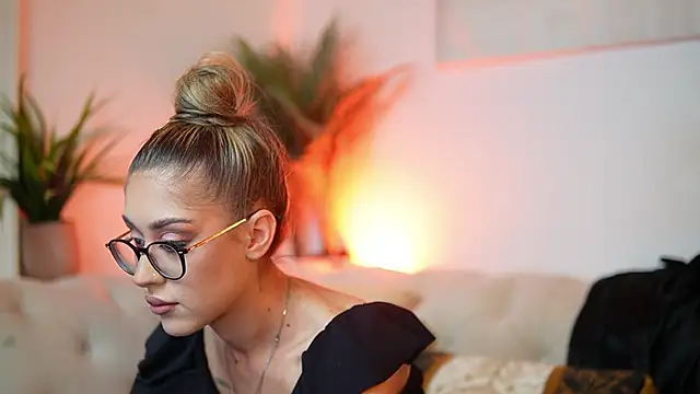 AileenKiss online show from October 2025 06:06:01 PM