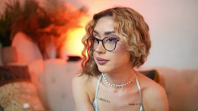 Snapshot of AileenKiss chatting on July 2026 08:11:02 PM AileenKiss online show from July 2026 08:11:02 PM