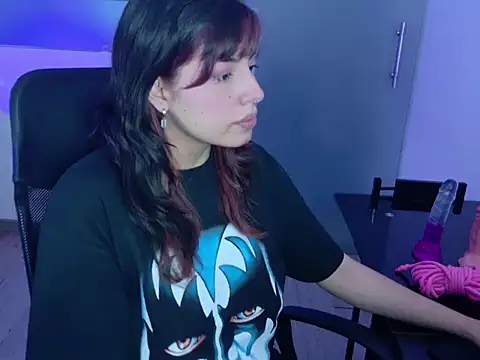 Violetta Swett  online show from November 2025 02:46:01 PM