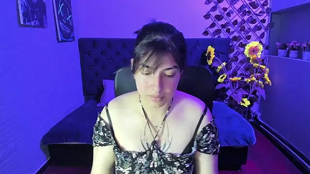 Violetta Swett  online show from December 2025 04:05:01 PM