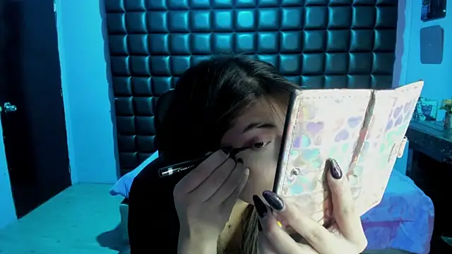 Violetta Swett  online show from December 2025 11:50:02 AM