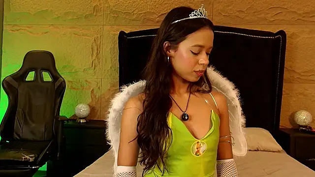 naomi hill1 online show from October 2025 10:00:01 PM