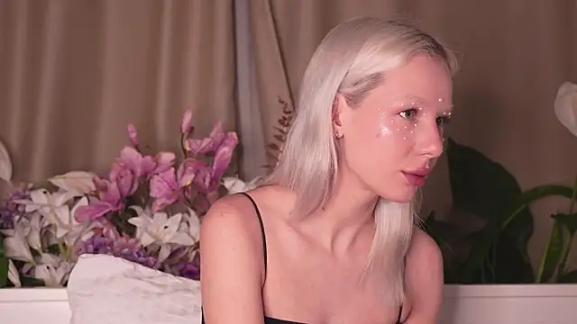 RanyThomson online show from November 2025 06:32:01 PM