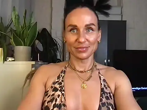 GluteQueenE online show from February 2026 04:11:02 PM