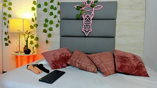 MarianaMiller1 online show from October 2025 03:51:01 AM