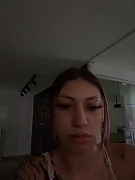 ZammyRossee online show from March 2026 04:18:01 AM