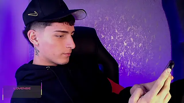 MateoMitchell online show from November 2025 04:28:02 AM