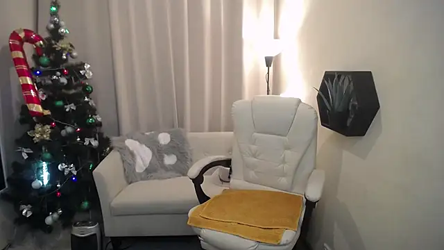 VestaWoody online show from December 2025 07:38:02 AM