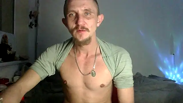 Snapshot of Twolatte1520 chatting on February 2026 01:46:02 AM Twolatte1520 online show from February 2026 01:46:02 AM