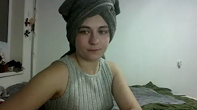 Snapshot of Twolatte1520 chatting on February 2026 07:25:02 PM Twolatte1520 online show from February 2026 07:25:02 PM