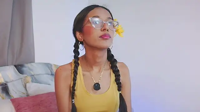 luna valen online show from October 2025 01:10:02 PM