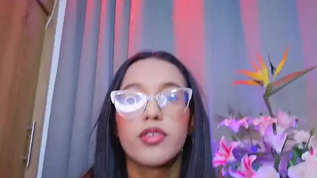 Snapshot of luna_valen chatting on May 2026 03:47:02 AM luna valen online show from May 2026 03:47:02 AM