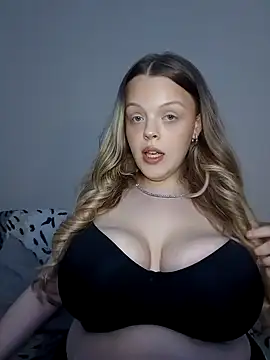 Snapshot of AuroraMaexox chatting on October 2025 08:09:02 PM AuroraMaexox online show from October 2025 08:09:02 PM