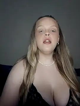 Snapshot of AuroraMaexox chatting on October 2025 09:59:02 PM AuroraMaexox online show from October 2025 09:59:02 PM