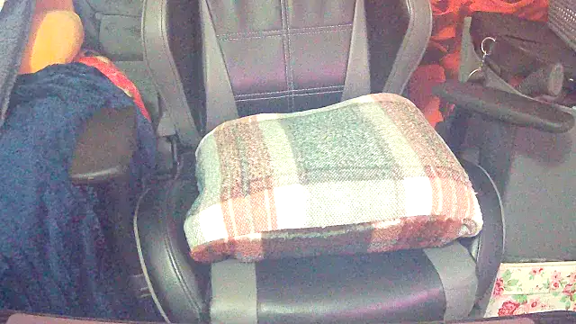 Playful MILF Demi online show from February 2026 10:50:02 PM