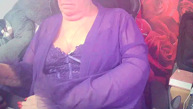 Playful MILF Demi online show from February 2026 06:50:01 PM