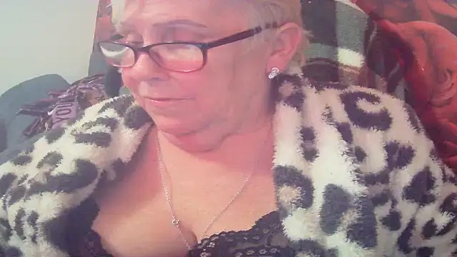 Snapshot of Playful_MILF_Demi chatting on April 2026 09:49:02 PM Playful MILF Demi online show from April 2026 09:49:02 PM