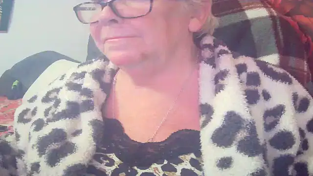 Snapshot of Playful_MILF_Demi chatting on April 2026 07:30:02 PM Playful MILF Demi online show from April 2026 07:30:02 PM
