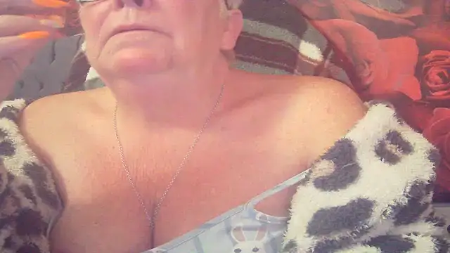 Snapshot of Playful_MILF_Demi chatting on April 2026 08:31:02 AM Playful MILF Demi online show from April 2026 08:31:02 AM