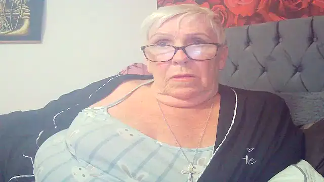 Snapshot of Playful_MILF_Demi chatting on May 2026 09:46:01 PM Playful MILF Demi online show from May 2026 09:46:01 PM