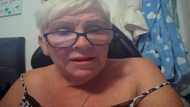 Snapshot of Playful_MILF_Demi chatting on July 2026 05:09:02 PM Playful MILF Demi online show from July 2026 05:09:02 PM