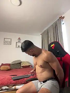 Ezzio Scolaro online show from February 2026 10:21:01 PM