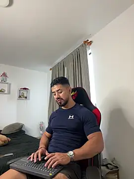 Ezzio Scolaro online show from March 2026 10:05:02 PM