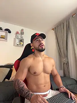 Snapshot of Ezzio_Scolaro chatting on May 2026 01:44:01 AM Ezzio Scolaro online show from May 2026 01:44:01 AM
