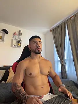 Snapshot of Ezzio_Scolaro chatting on May 2026 10:25:01 PM Ezzio Scolaro online show from May 2026 10:25:01 PM