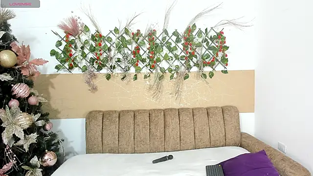 iisabella09 online show from December 2025 05:13:01 AM