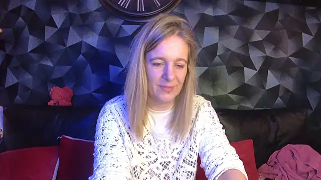 Delichieuse5 online show from January 2026 09:09:01 PM