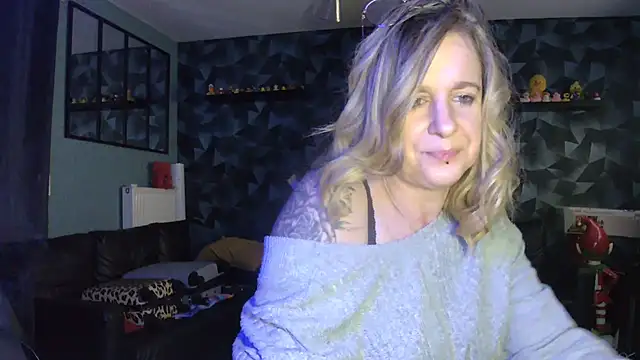 Delichieuse5 online show from February 2026 08:24:02 PM