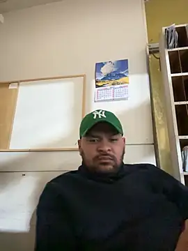 Snapshot of Gaviria23 chatting on October 2025 08:42:01 AM Gaviria23 online show from October 2025 08:42:01 AM